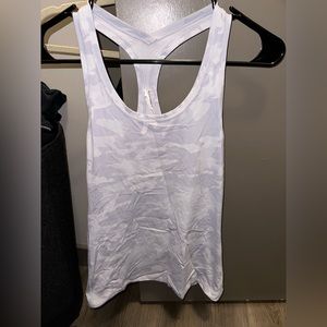 Lululemon cool racerback top size 6 camo